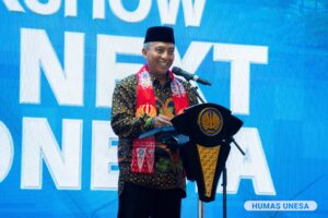 Rektor Unesa Cak Nurhasan